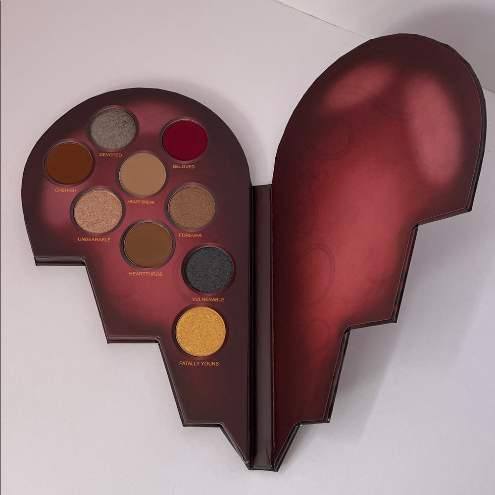 NIB Heart-Shaped 'Til Death' Makeup Palette - Picture 3 of 9